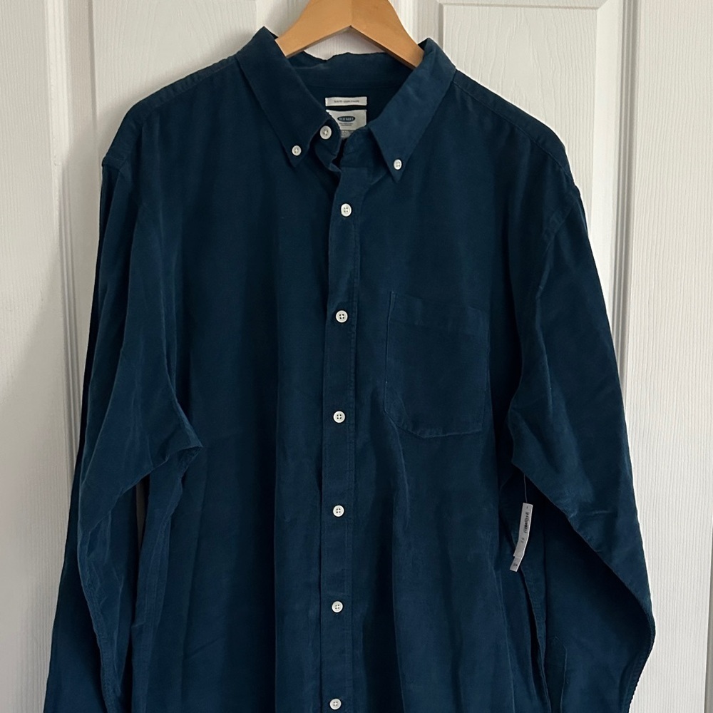 Men's Navy Blue Button-Down Shirt NWT - Picture 2 of 9
